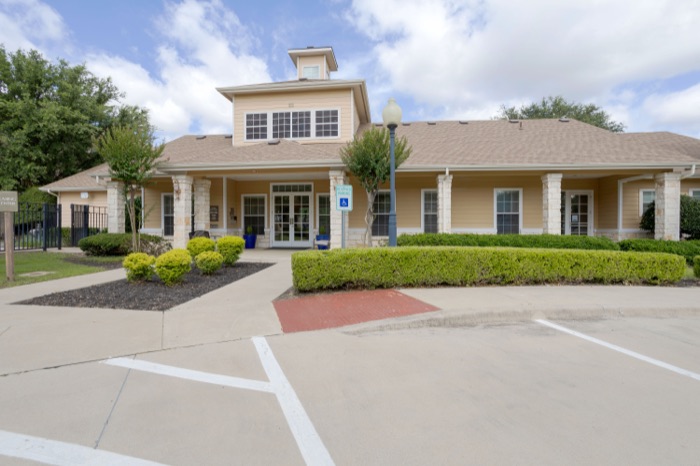 Villas on Calloway Creek leasing center exterior
