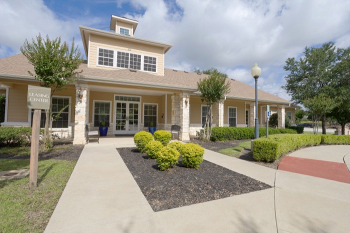 Leasing center entrance at Villas on Calloway Creek