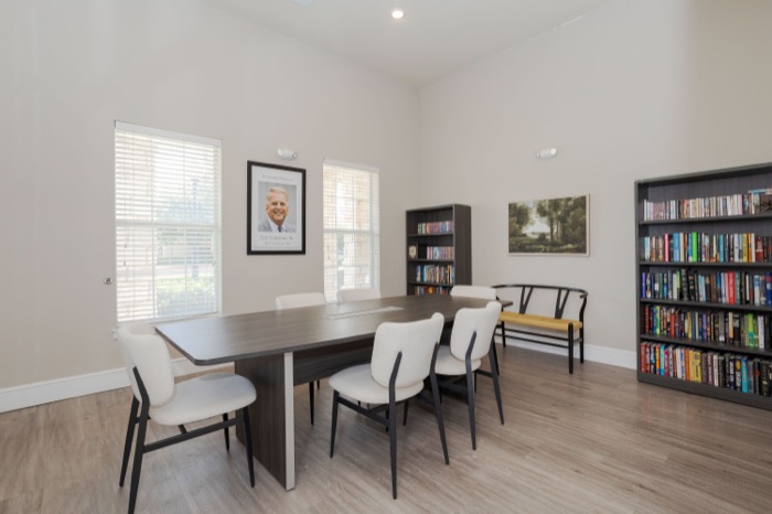 Library and seating area at Villas on Calloway Creek