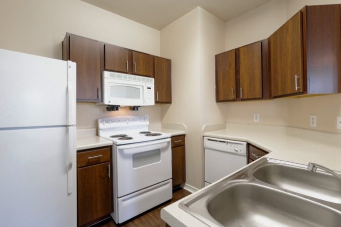 Apartment kitchen at Villas on Calloway Creek