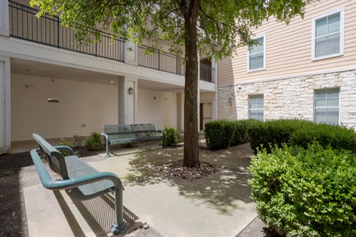 Shaded courtyard at Villas on Calloway Creek