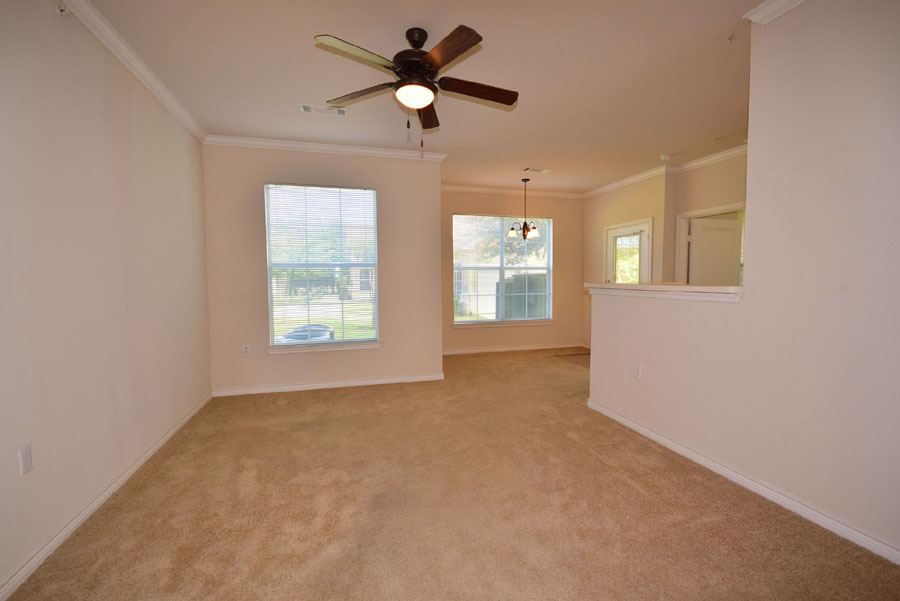 Apartment living room at Villas on Calloway Creek